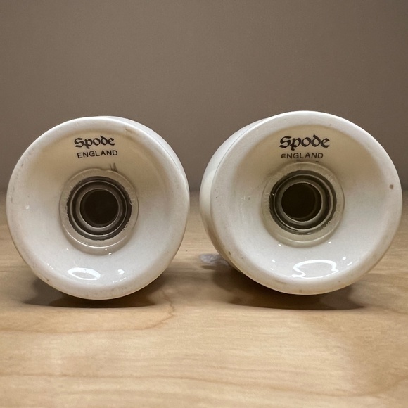 Vintage Spode Salt and Pepper Shaker Set in Christmas Tree Pattern - Picture 5 of 7